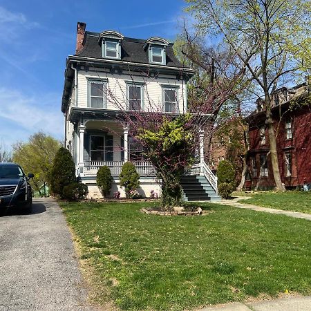 1 Bedroom Private Victorian Apt In Convenient City Location On 5 Acre, Sleeps 4 Poughkeepsie Eksteriør billede