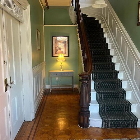 1 Bedroom Private Victorian Apt In Convenient City Location On 5 Acre, Sleeps 4 Poughkeepsie Eksteriør billede