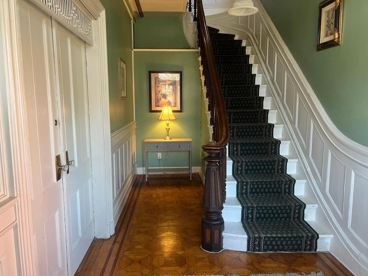 1 Bedroom Private Victorian Apt In Convenient City Location On 5 Acre, Sleeps 4 Poughkeepsie Eksteriør billede