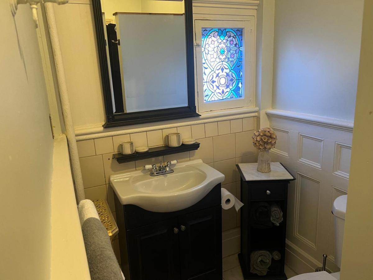 1 Bedroom Private Victorian Apt In Convenient City Location On 5 Acre, Sleeps 4 Poughkeepsie Eksteriør billede