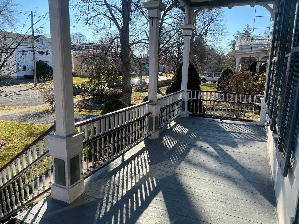 1 Bedroom Private Victorian Apt In Convenient City Location On 5 Acre, Sleeps 4 Poughkeepsie Eksteriør billede