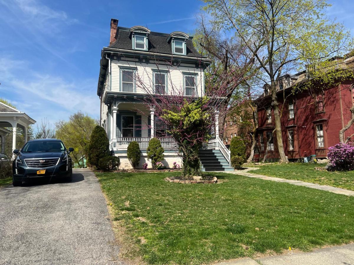 1 Bedroom Private Victorian Apt In Convenient City Location On 5 Acre, Sleeps 4 Poughkeepsie Eksteriør billede